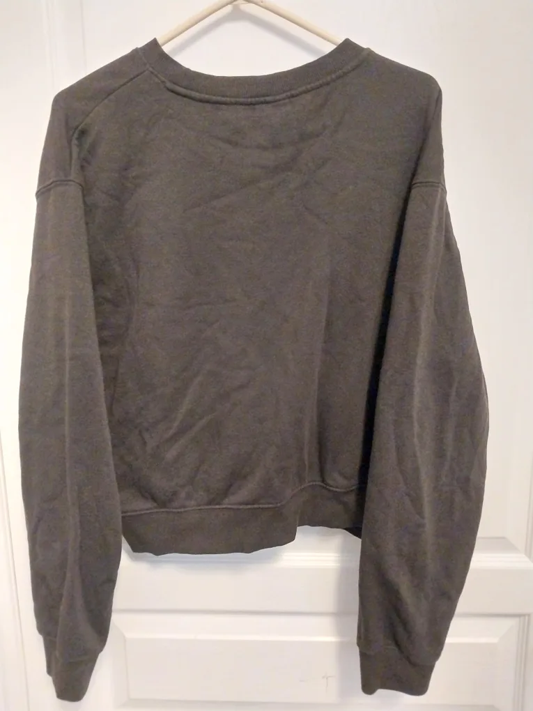 H&M XXL Grey Cropped Sweatshirt thumbnail