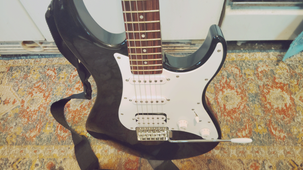 Yamaha Electric Guitar - photo 4