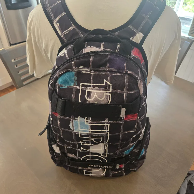 Burton Day Hiker 20L image indicator(6)