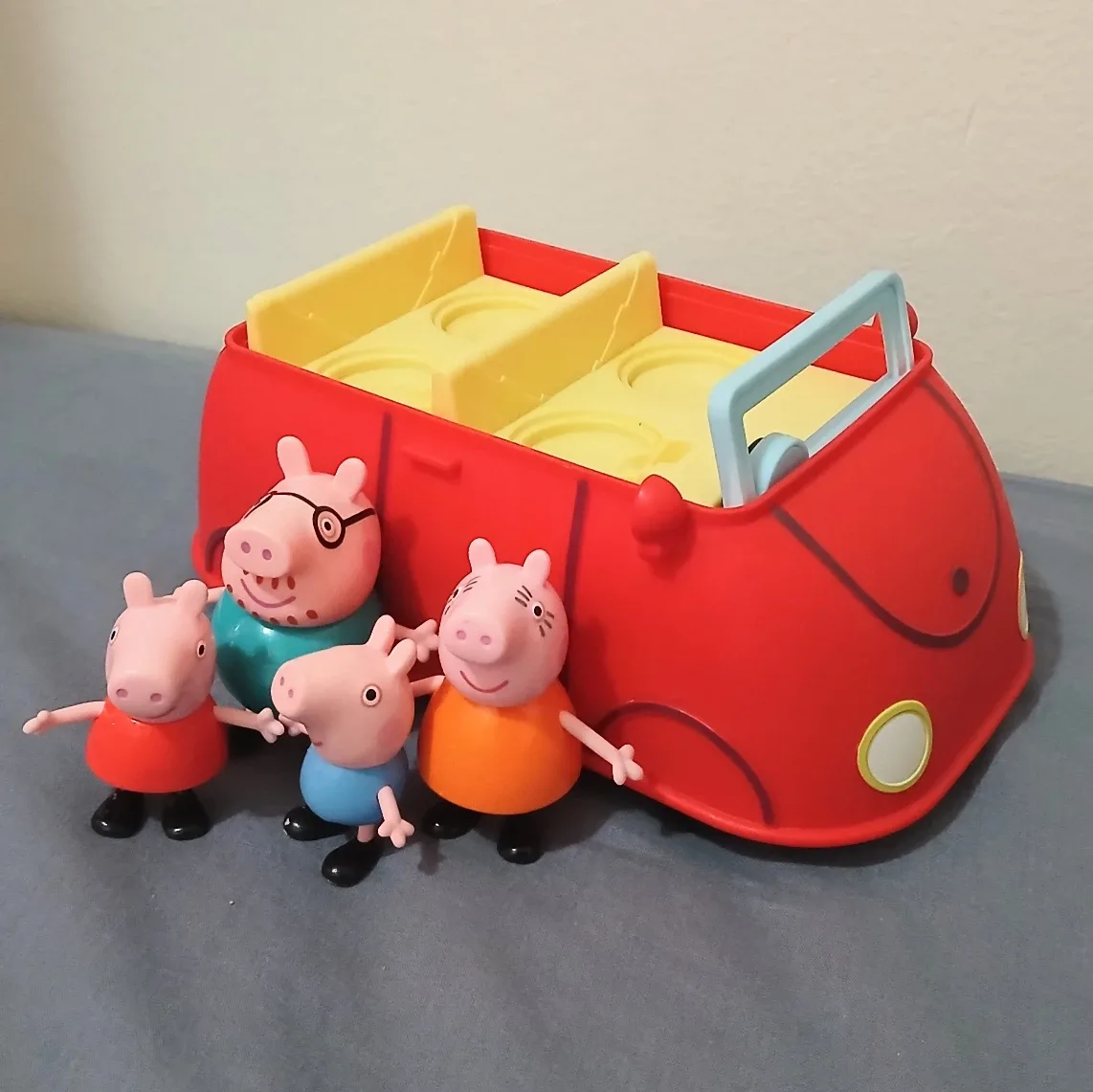 Peppa Pig Family Car Toy thumbnail