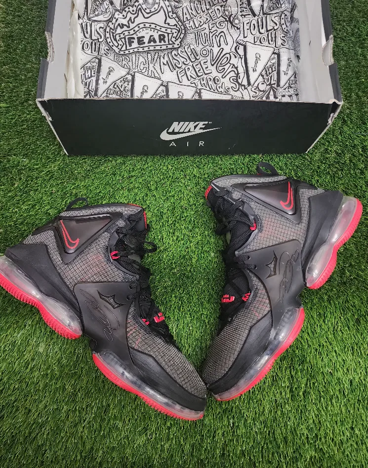 Nike LeBron 19 Basketball Shoes - Size 12 thumbnail