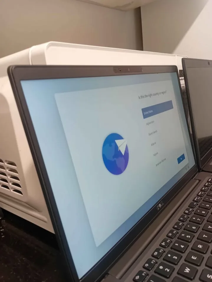 Dell laptop 16GB ram WINDOWS 11 256ssd image indicator(5)