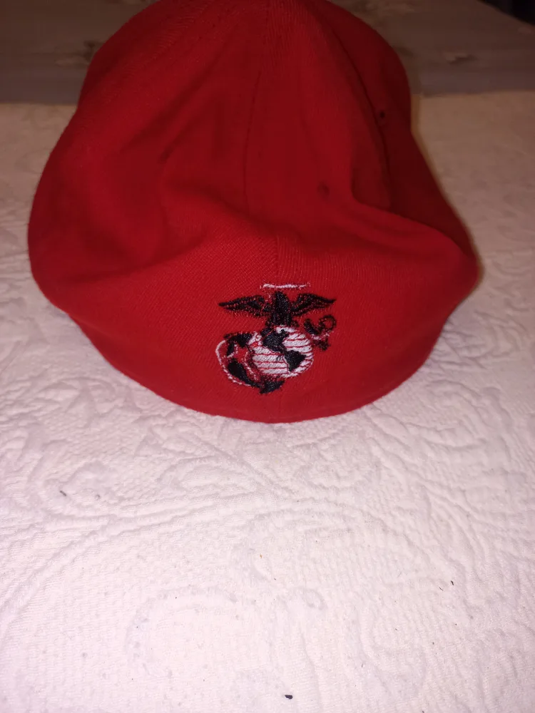 B RIAN Cap By Lids - Size 6 7/8 - 7 1/4 image indicator(5)