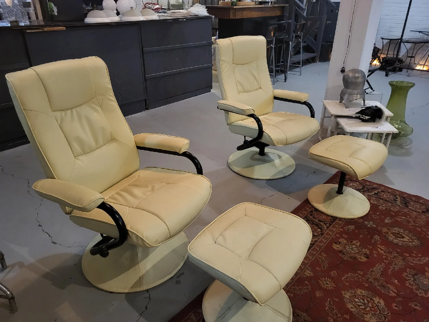 Swivel Recliner Chair and Ottoman image indicator(2)