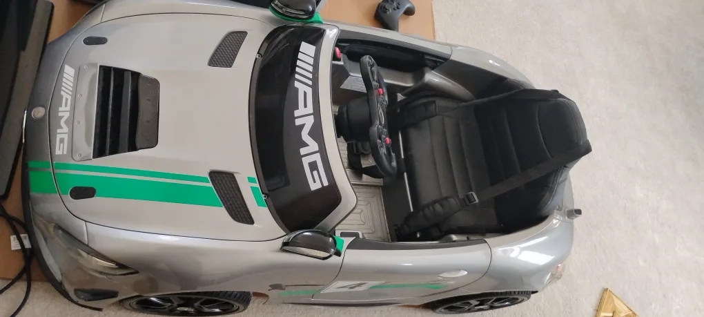 Mercedes-AMG GT Kids Ride On Car image indicator(2)