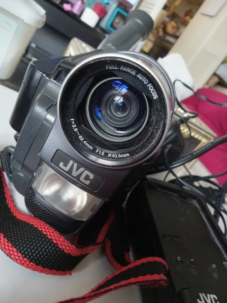 JVC GR-SXM350 Camcorder thumbnail