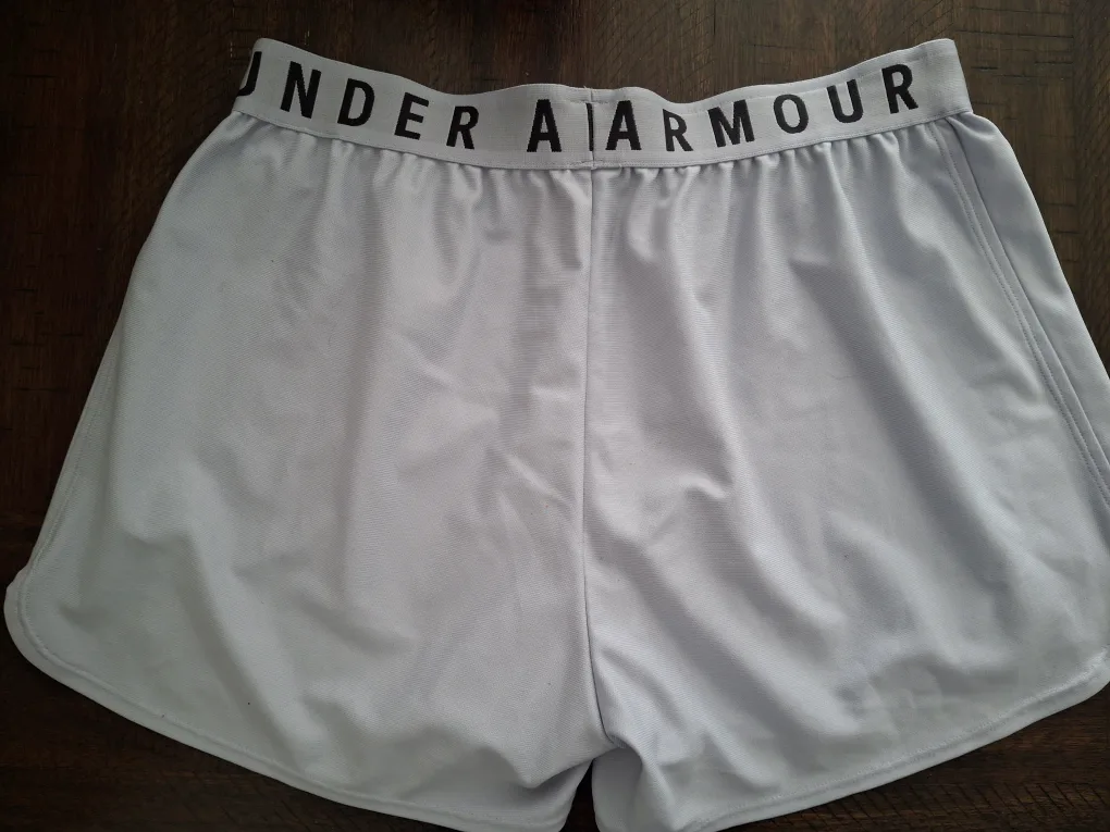 Under Armour womens shorts. image indicator(2)
