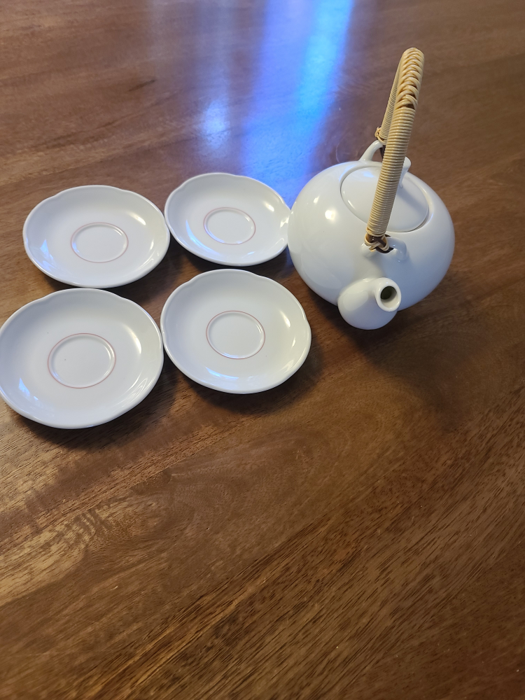 White Teapot with 4 Saucers - photo 2
