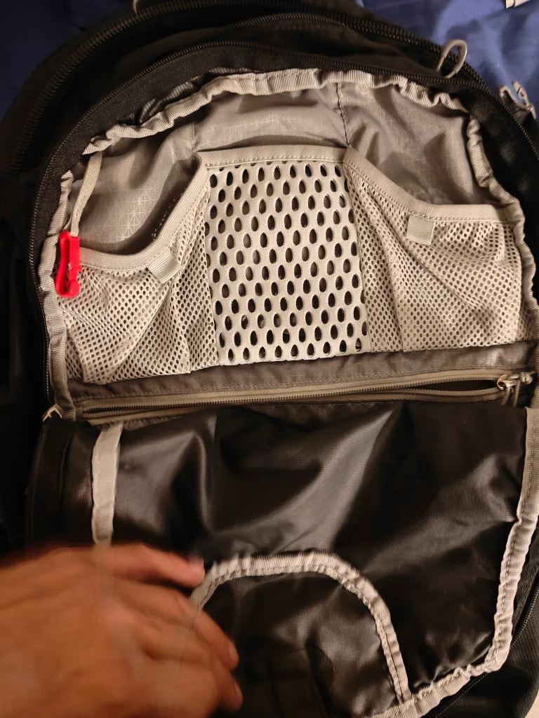 Osprey black Nebula Backpack used image indicator(2)