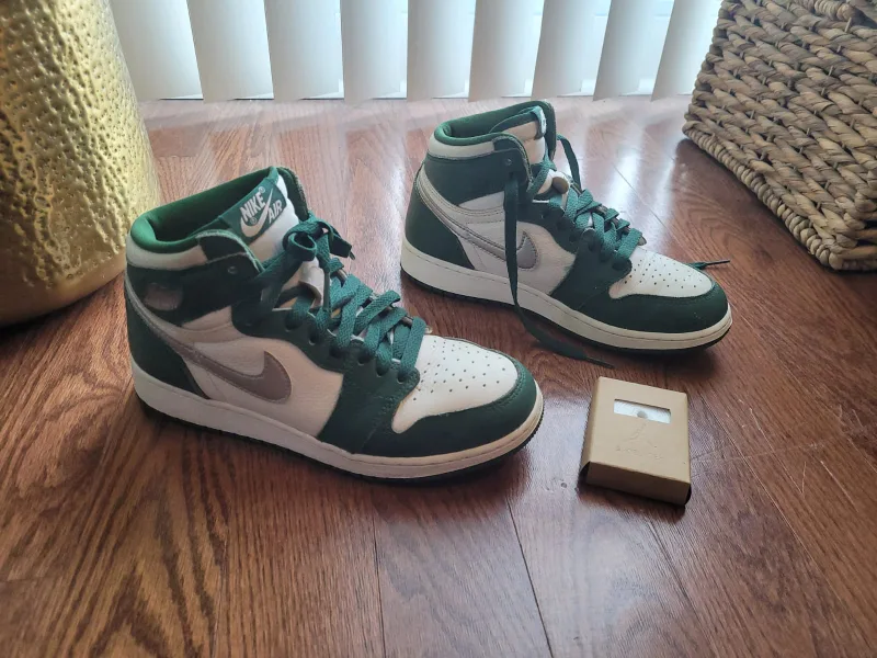 Air Jordan 1 Retro High Og Gorge Green (GS) image indicator(2)