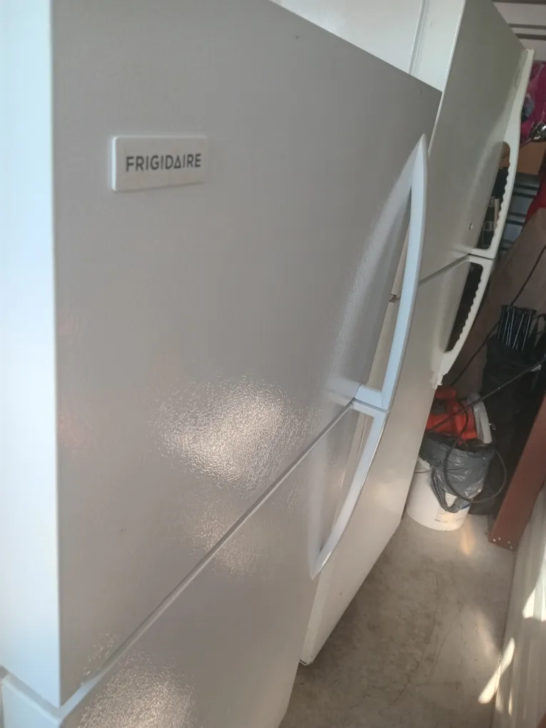 Frigidaire White Refrigerator image indicator(3)