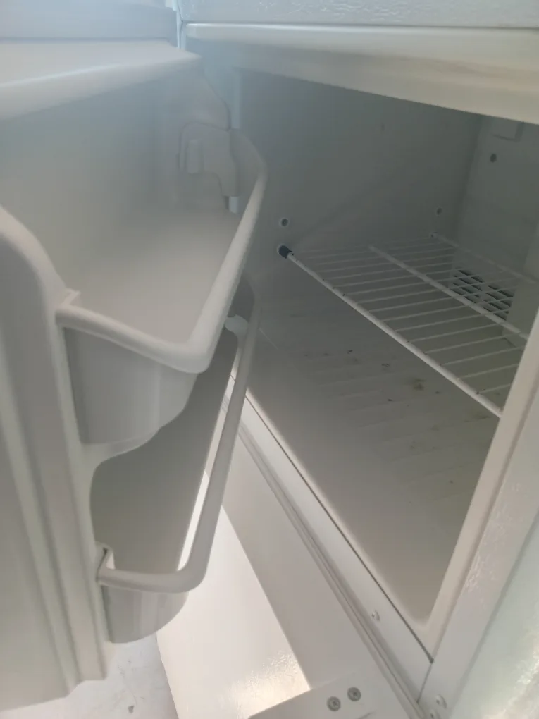 Frigidaire White Refrigerator image indicator(4)