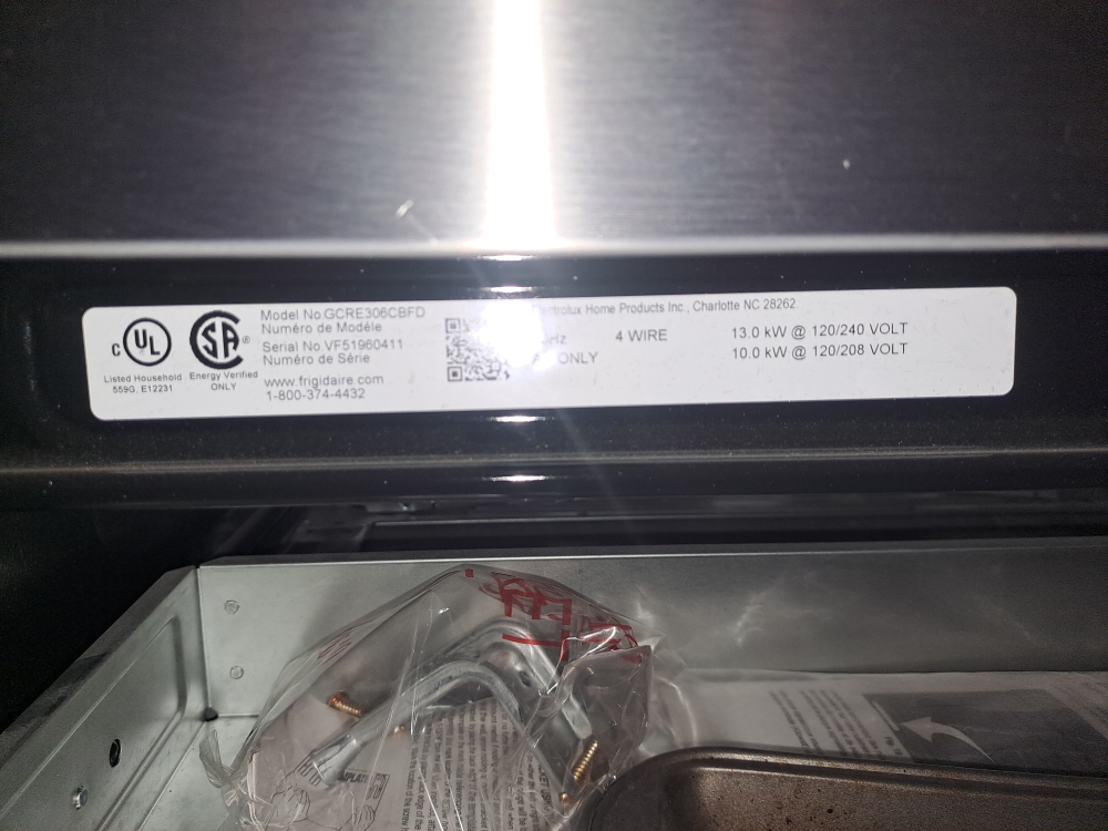 Frigidaire GCGE306CBFD Electric Range - photo 5
