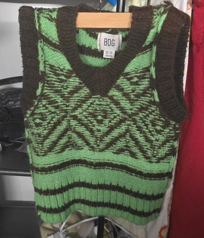 BDG Knitted Sweater Vest image indicator(3)