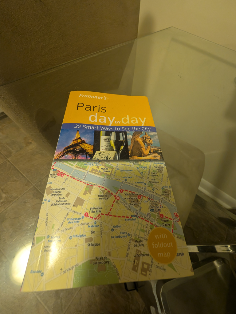 Frommer's Paris Day by Day Guidebook
