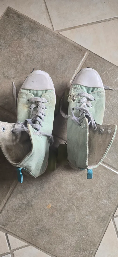 Converse Roller Skates - Size 9 image indicator(2)