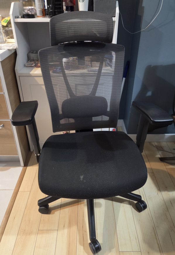 Free Computer Chair – decent Condition, Minor Issue