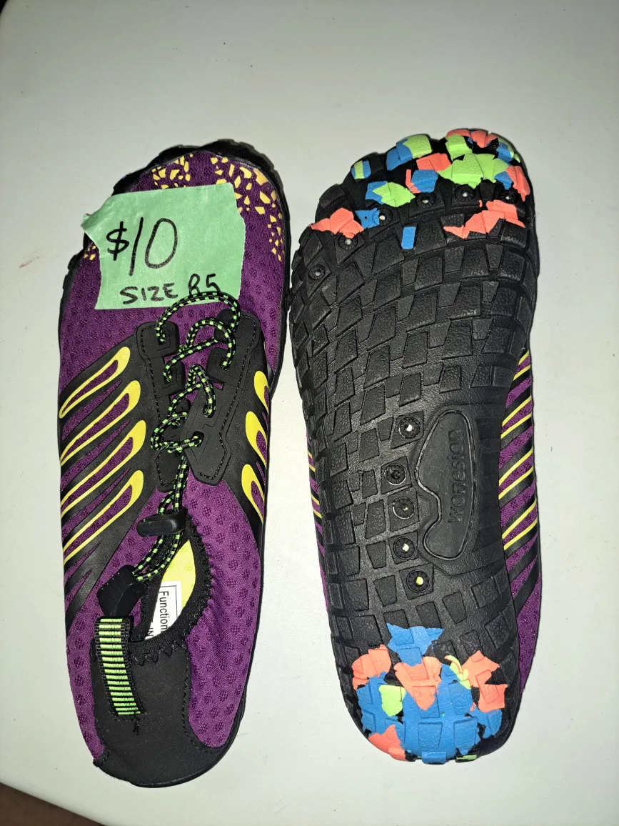 Vonesion Water Shoes - Size 8.5 thumbnail