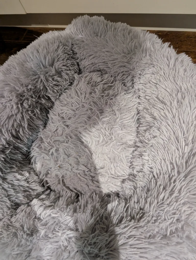 Grey Round Plush Pet Bed image indicator(2)