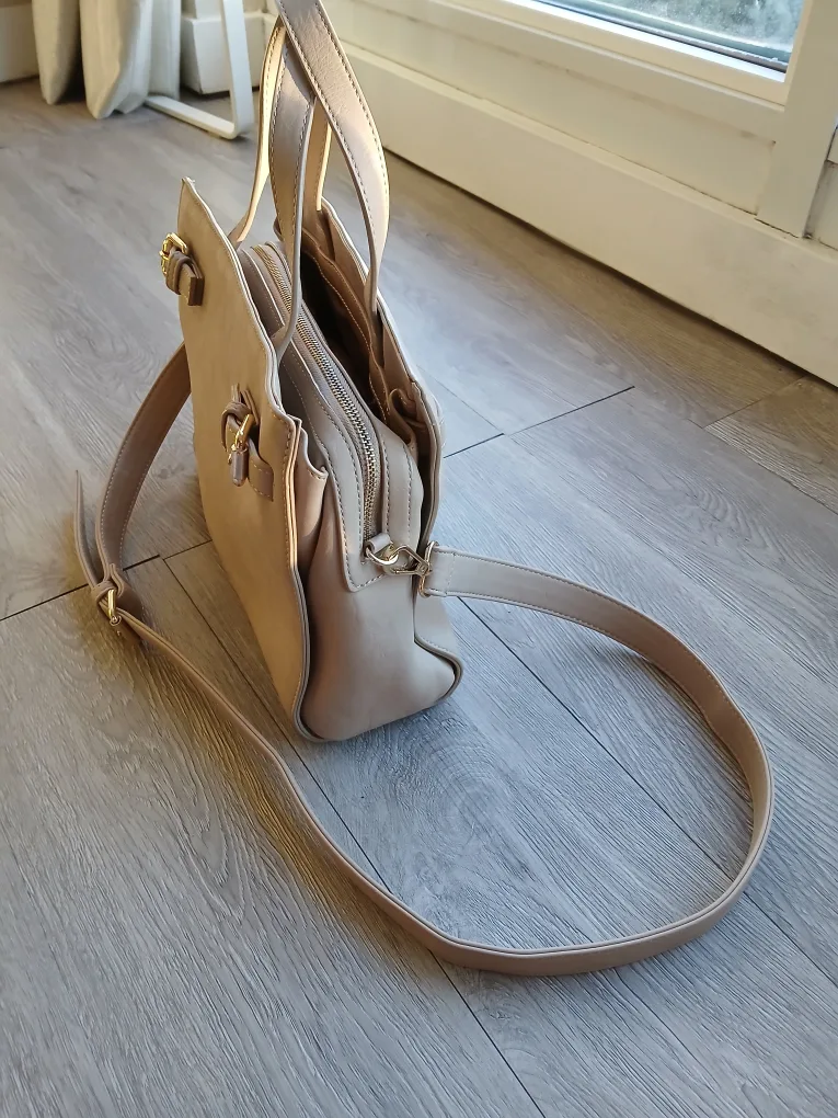 Beige handbag or crossbody bag; beautiful purse image indicator(2)