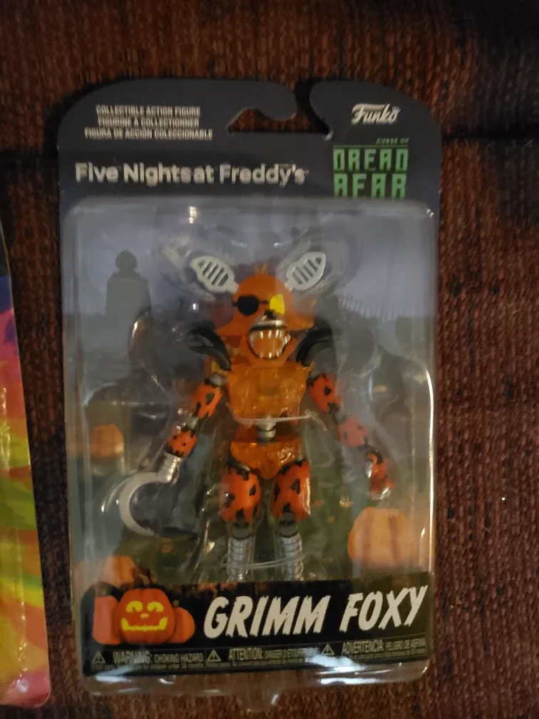 Five Nights at Freddy's Funko Figures & Tie-Dye Shirt image indicator(4)