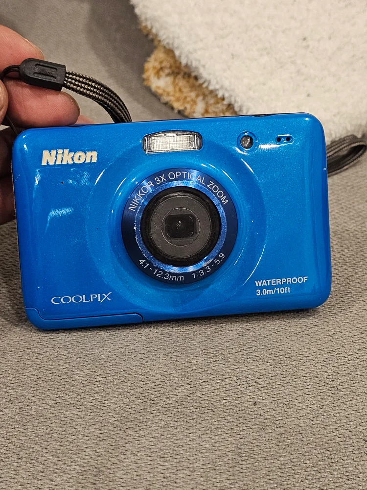 Nikon Coolpix Waterproof Digital Camera thumbnail