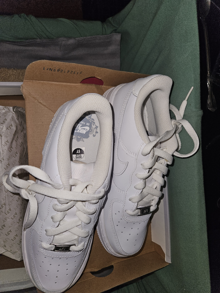 Nike Air Force 1 LE (GS) - Size 6Y - White - photo 3
