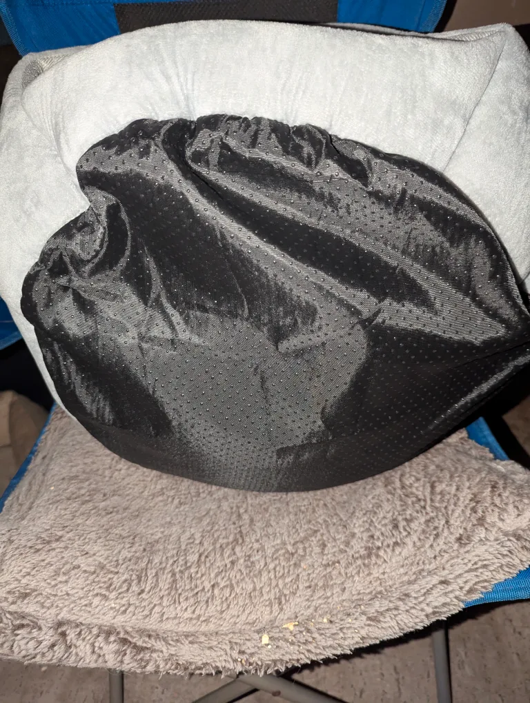 brand new Sherpa pet carrier and pet cave image indicator(9)