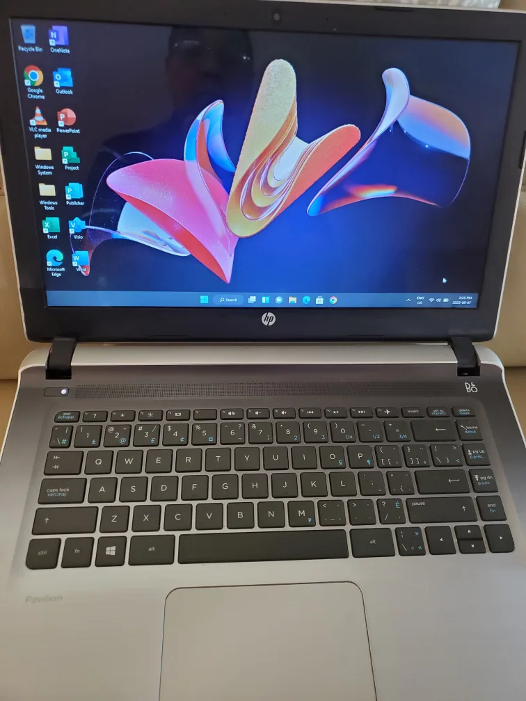 Touchscreen 14inch HP Pavilion Laptop thumbnail