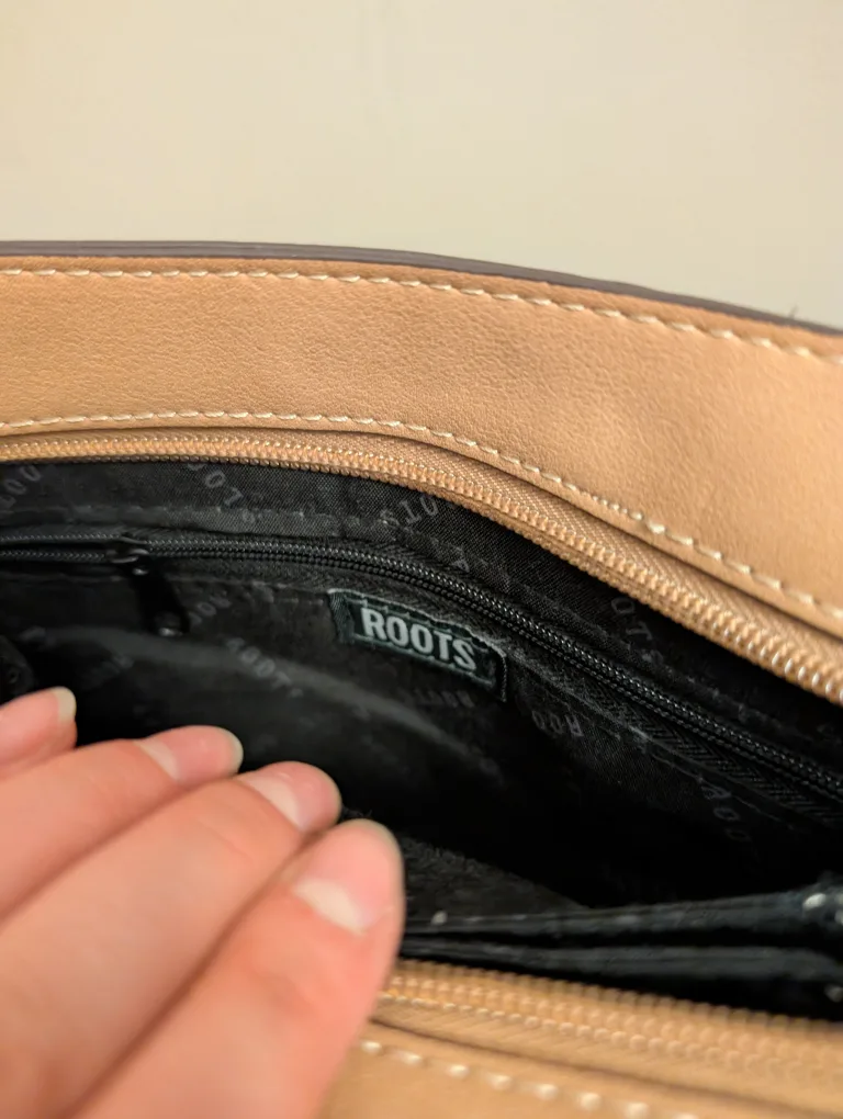 Roots Leather Crossbody Bag image indicator(4)