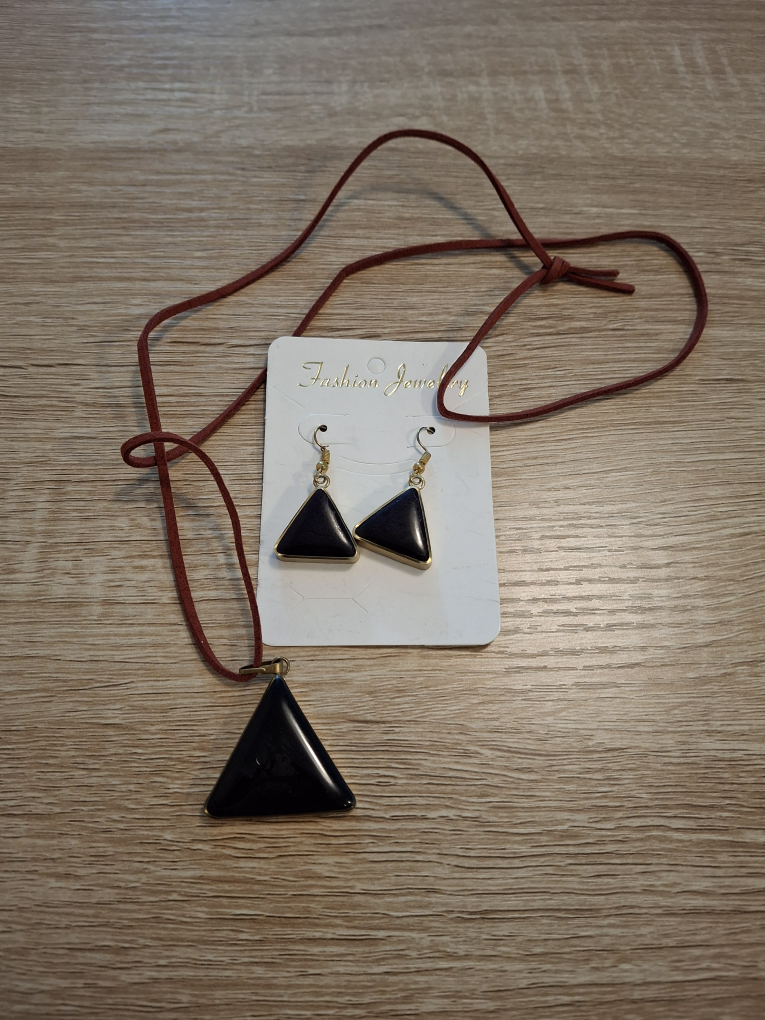 Necklace and earring set