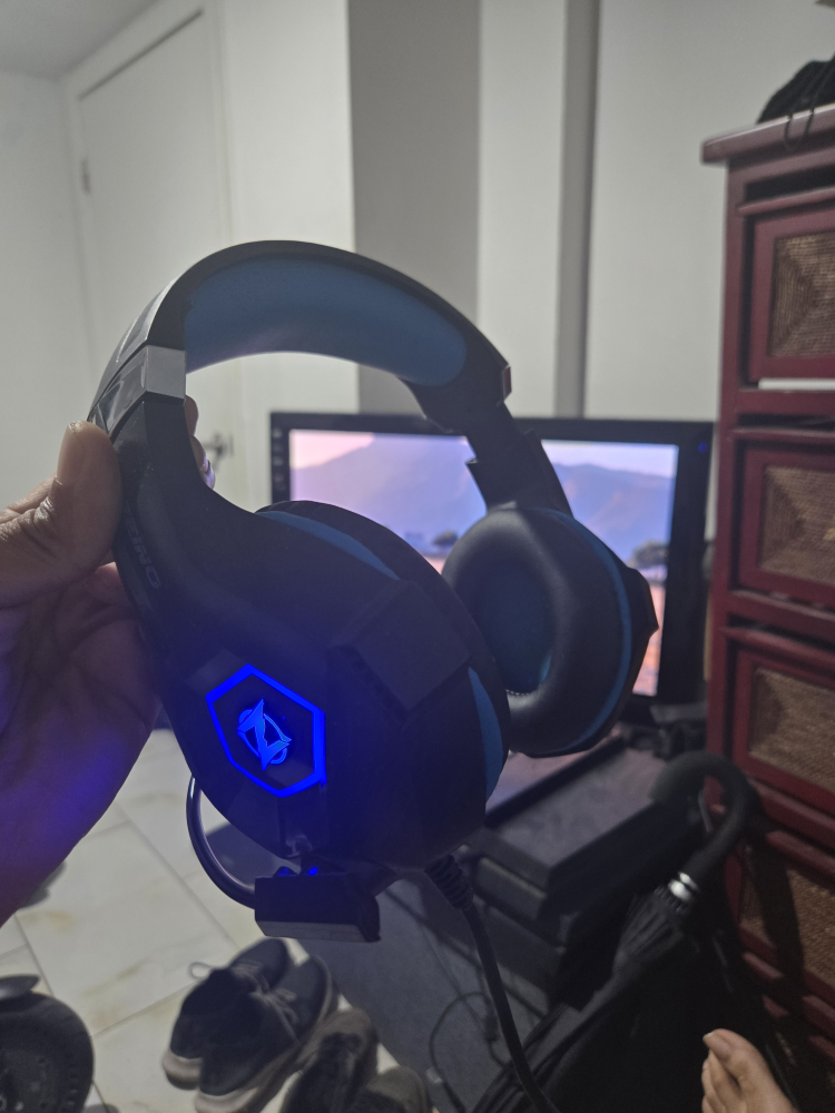 Ozeino Gaming Headset + NHL 16 & NHL 18 PS4 Games