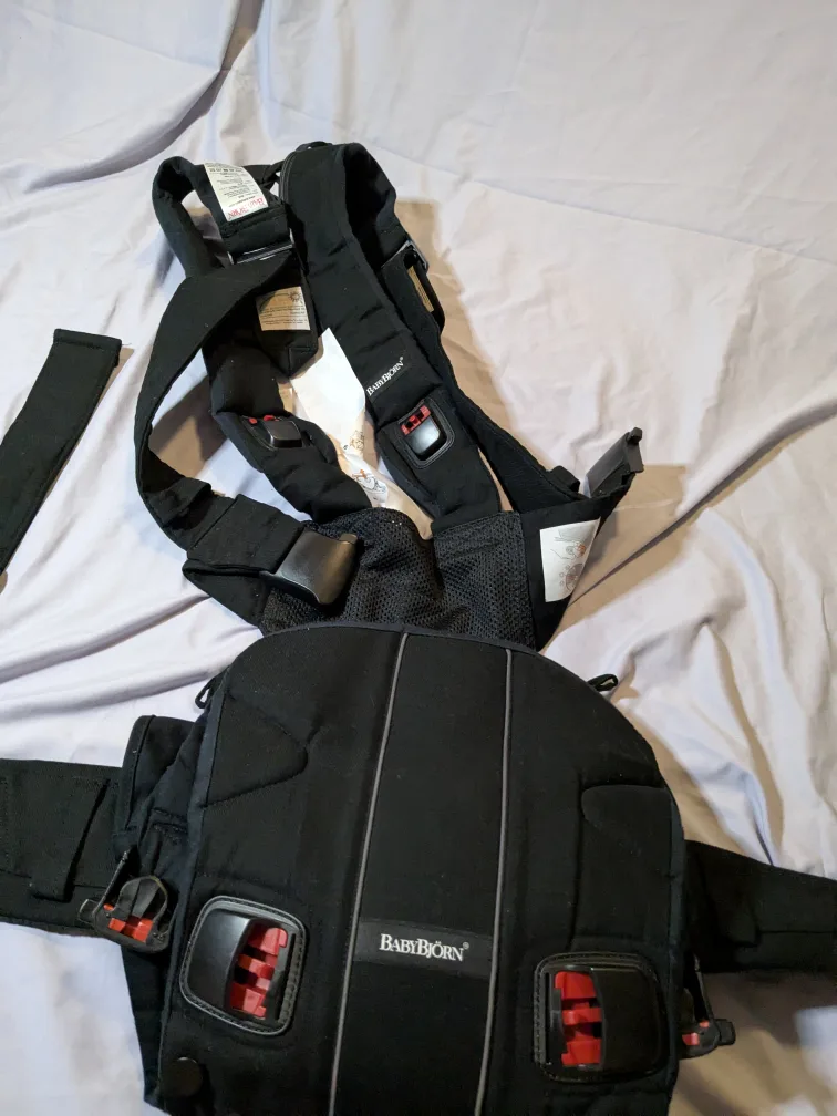 BABYBJÖRN Baby Carrier One in BLACK +/- drool cover image indicator(4)