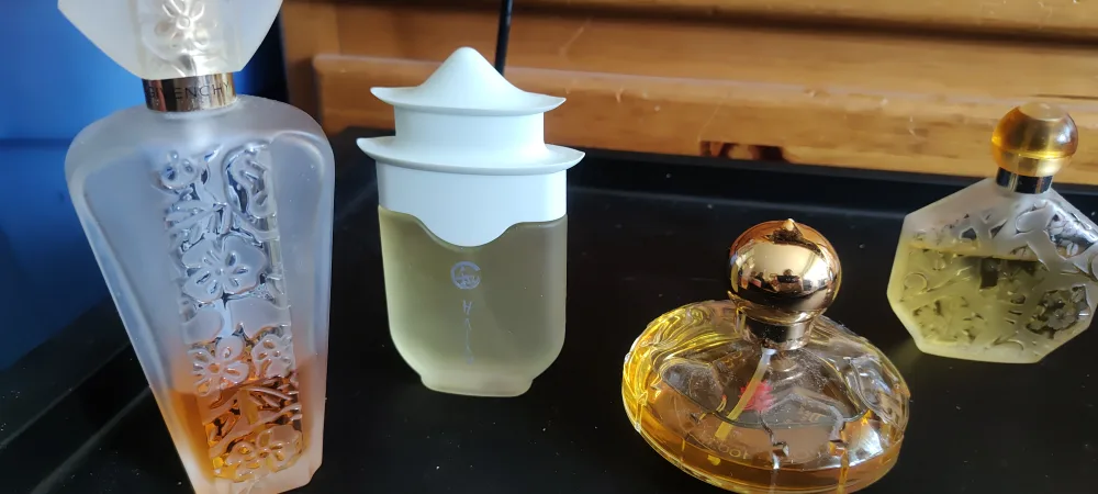 Six Bottles of Perfume image indicator(2)