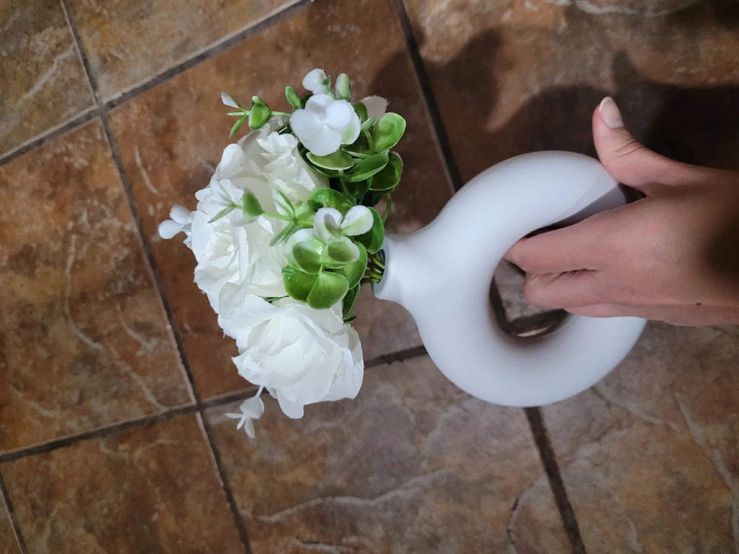 White Artificial Floral Arrangement in Donut Vase image indicator(6)