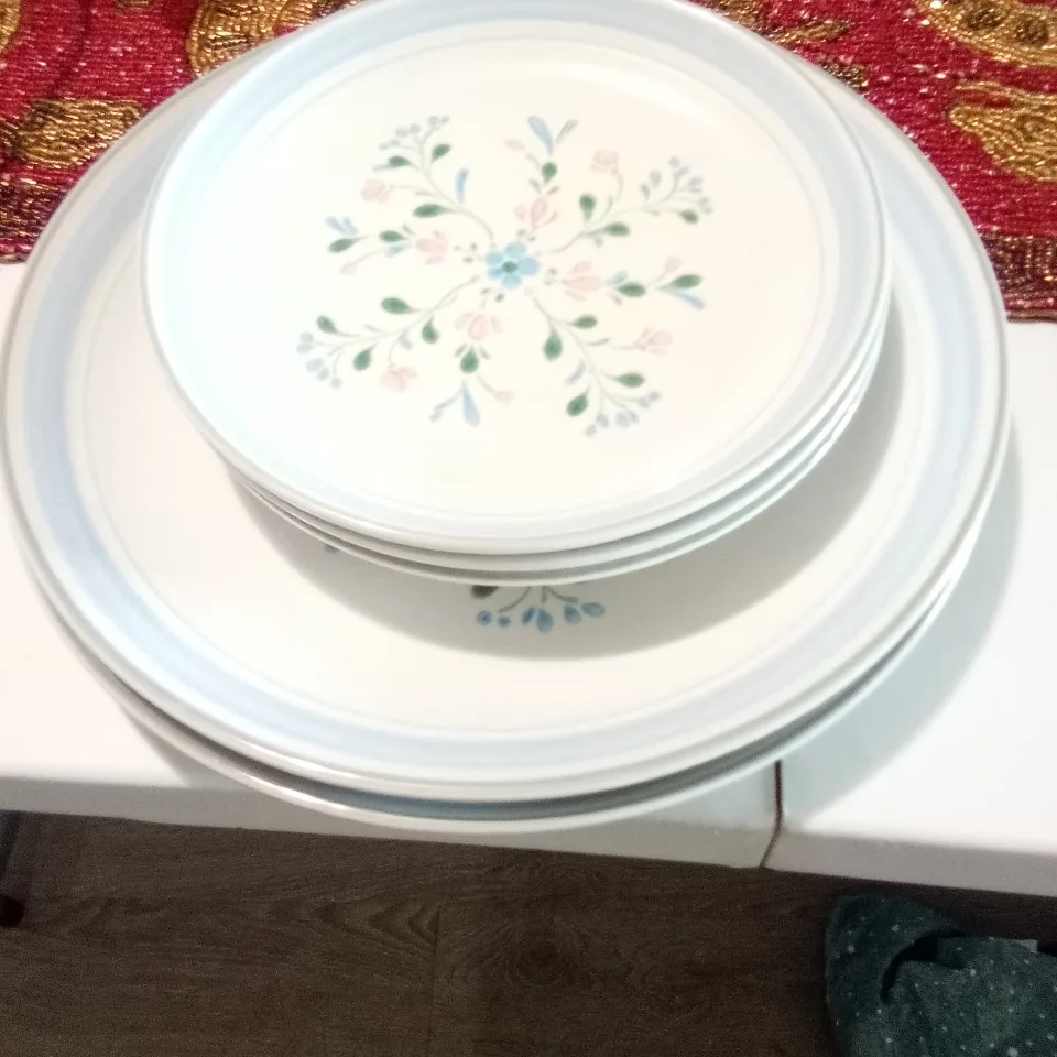 Corelle Plate Set, Floral Design