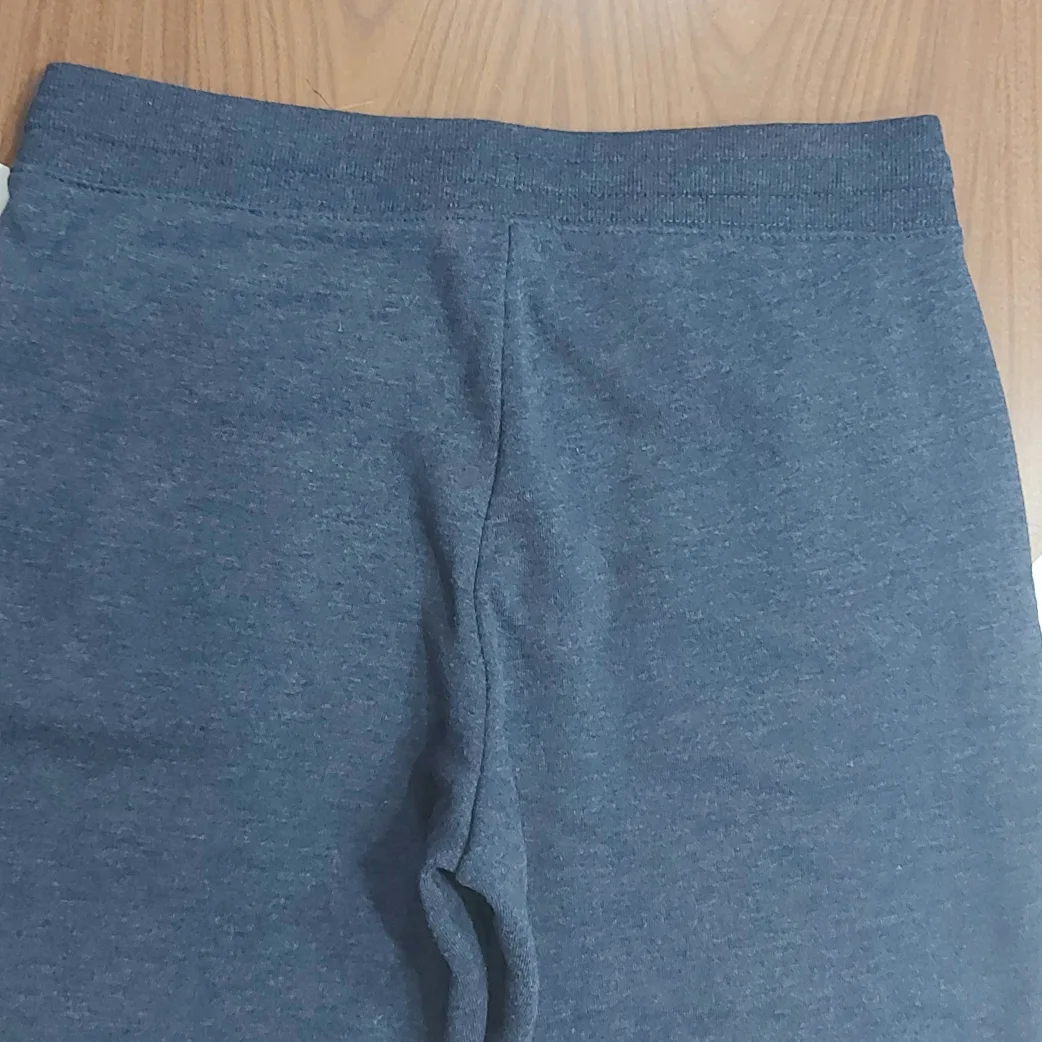 trade or $5! 🛍 cozy like-new sweatpants, fits like a medium image indicator(7)