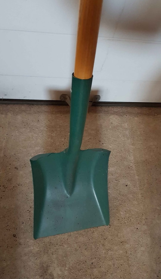 Long Handle Square Mouth Shovel