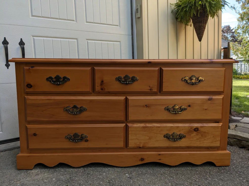 7 Drawer Dresser in Solid Pine