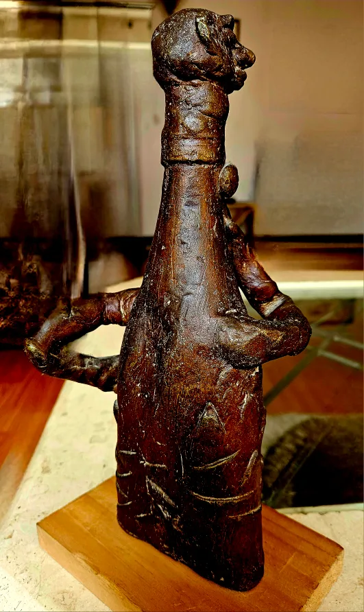 Intriguing handmade bronze sculpture ✨️ image indicator(2)