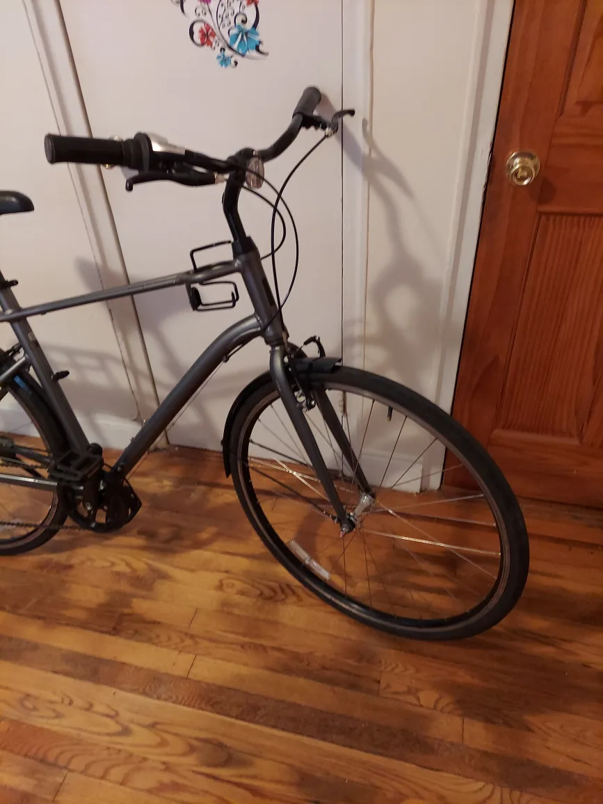 Great ** 2024 MOMENTUM ** 7 SPEED Gray Hybrid Bicycle image indicator(2)