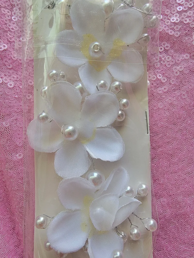 New White Flower & Pearl Hair Clip image indicator(3)