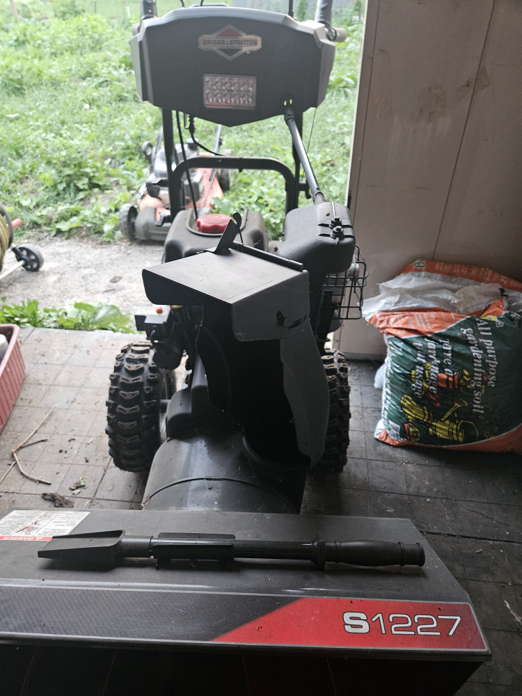 Briggs & Stratton S1227 Snow Blower - photo 3