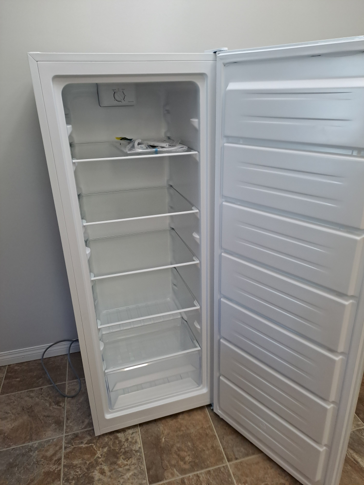 upright freezer - photo 2