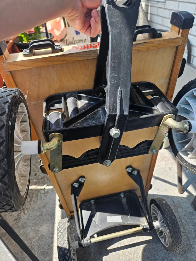 Wagon WITH SNOW COVER & SLED ATTACHMENTS image indicator(4)