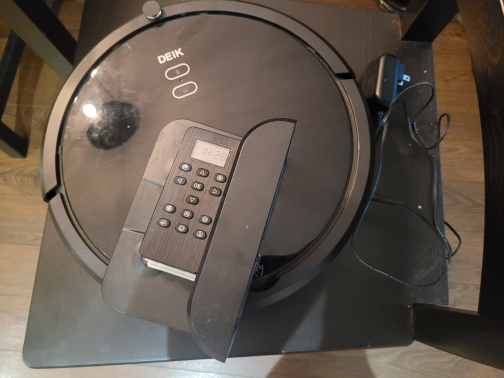 DEIK Robot Vacuum Cleaner NEEDS BATTERY