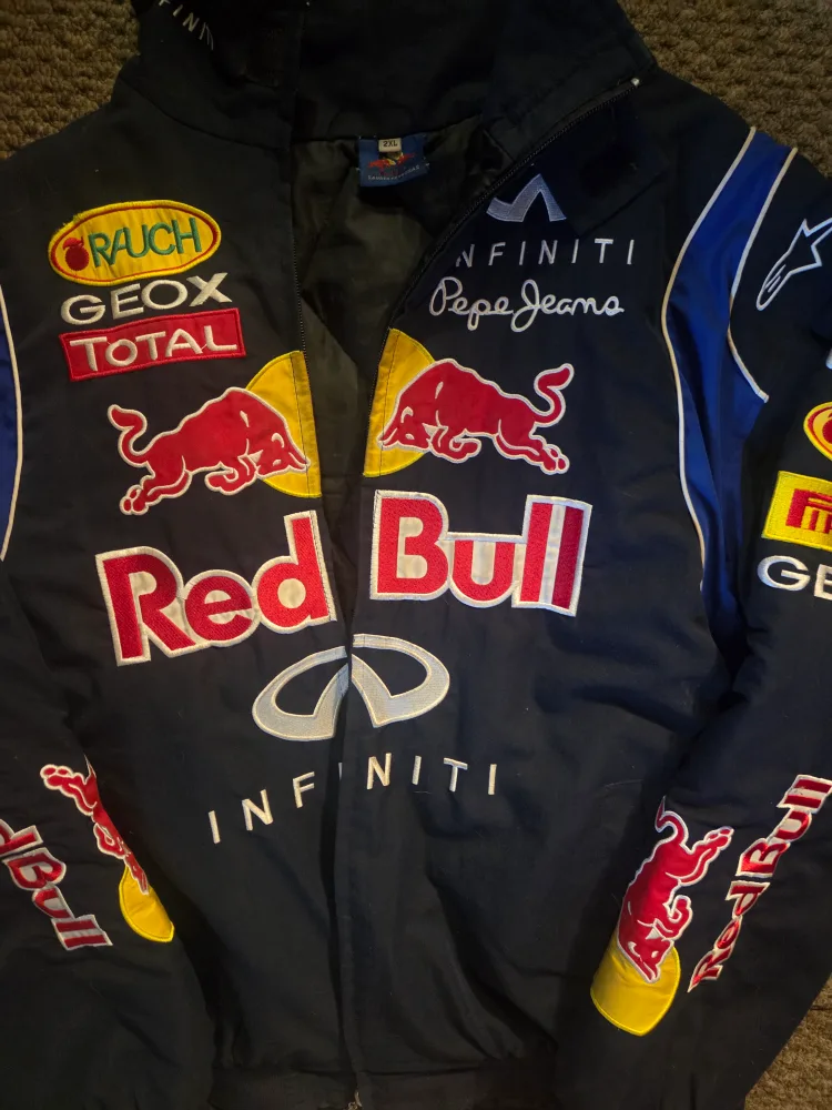 Red Bull Racing Jacket - Size 2XL image indicator(2)