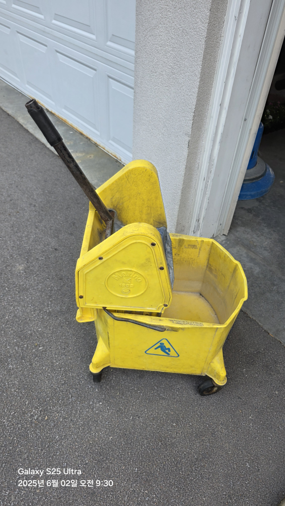 Cleaning safety sign MopAnd the floor cleaner. . - photo 2