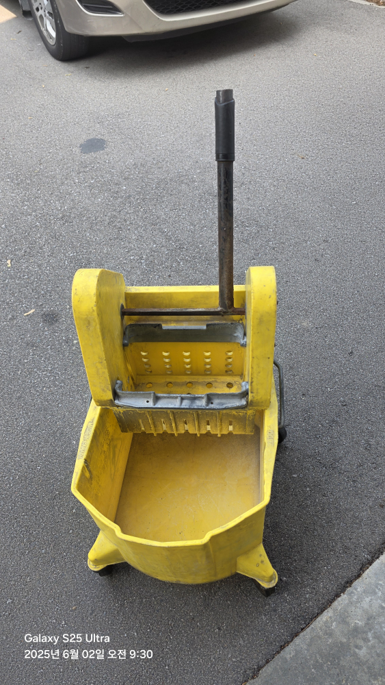 Cleaning safety sign MopAnd the floor cleaner. . - photo 3