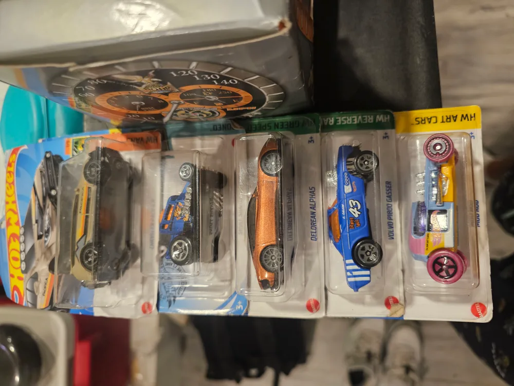Hot Wheels Car Collection with Case image indicator(2)